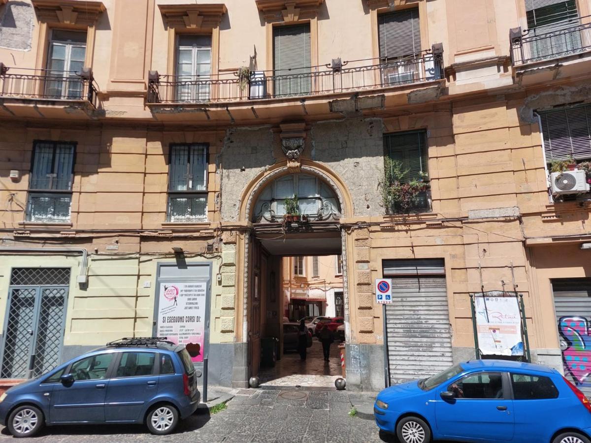 La Finestra Di Fronte Leilighet Napoli Eksteriør bilde